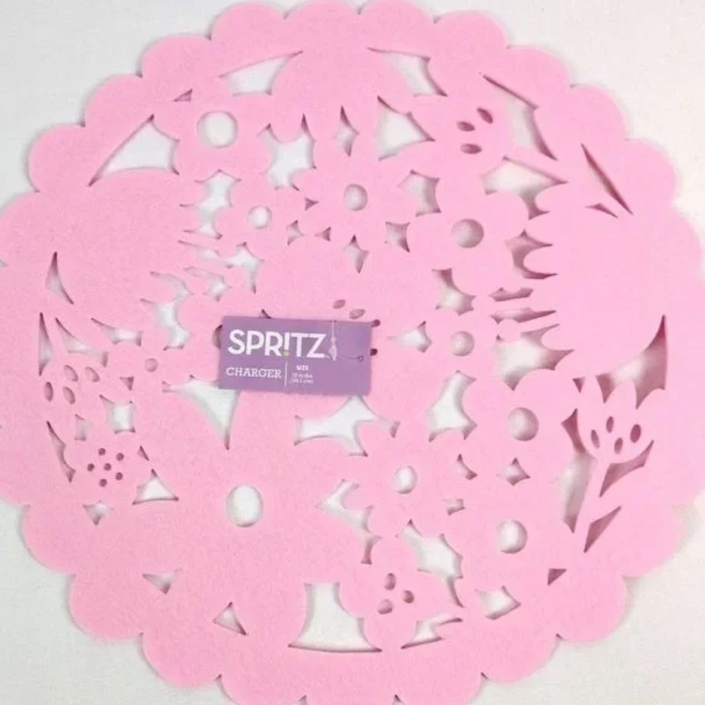 NEW Spritz Pink Floral Felt Charger Set of Four ✨